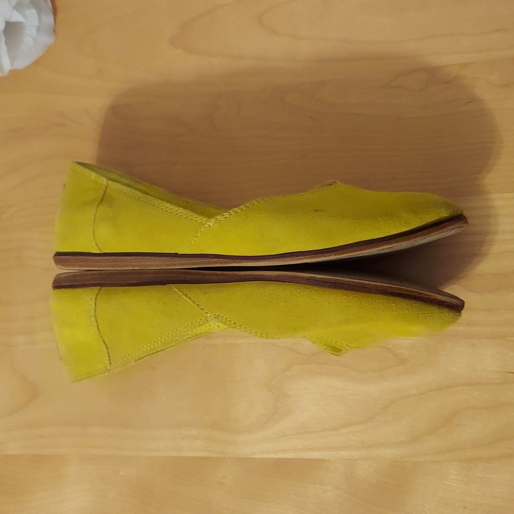 TOMS Shoes Blazing Yellow Women's Jutti Suede Flats Size 7 - Picture 9 of 16